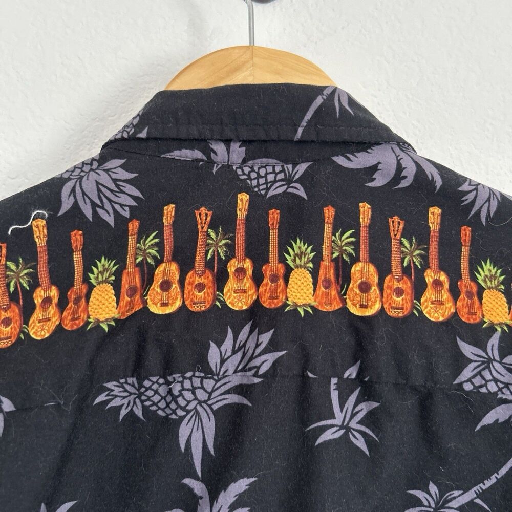 Royal Hawaiian Creations Shirt  Black w Pineapples & Ukuleles Beach Cruise Sz L - Picture 7 of 12